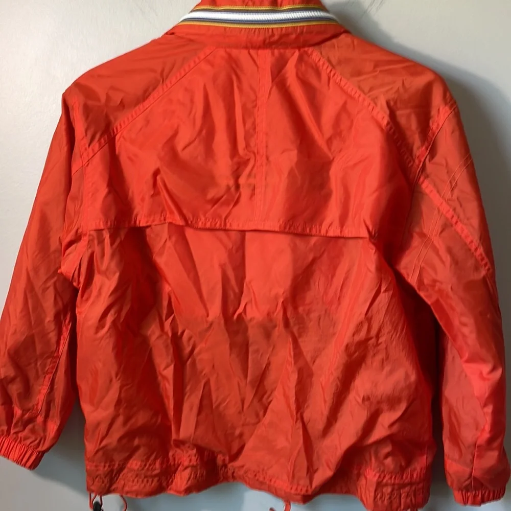 Gap kids packable hooded windbreaker with jersey lining in size 6-8. Ex. Cond